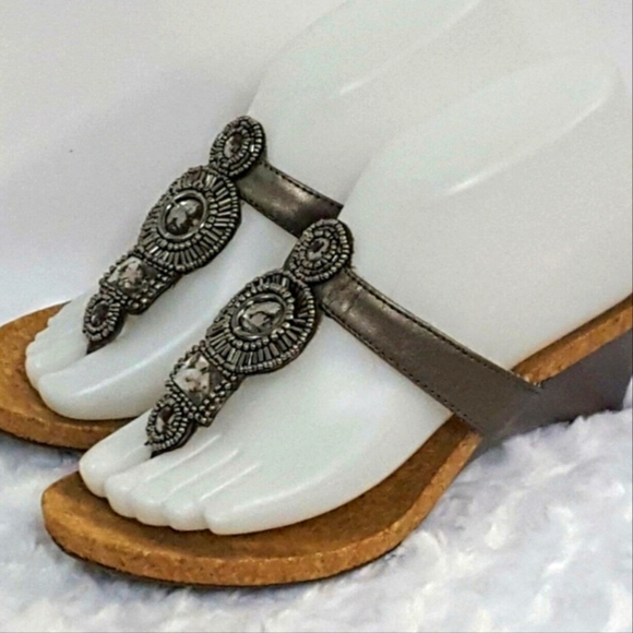 Reaction Kenneth Cole WEDGE  Sandals FLIP FLOP METALLIC Large RHINESTONE Beaded - Picture 3 of 9